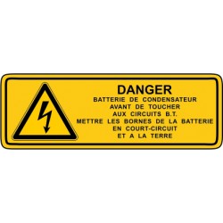 Danger batterie de condensateur avant de toucher aux circuits BT mettre les bornes de la batterie en court circuit et a la terre