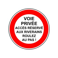 Voie privée accès réservé aux riverains roulez au pas