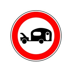 Accès interdit aux vehicules tractant une caravane ou une remorque